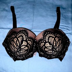 NWT Victoria’s Secret Black Lacy Bra 32DD